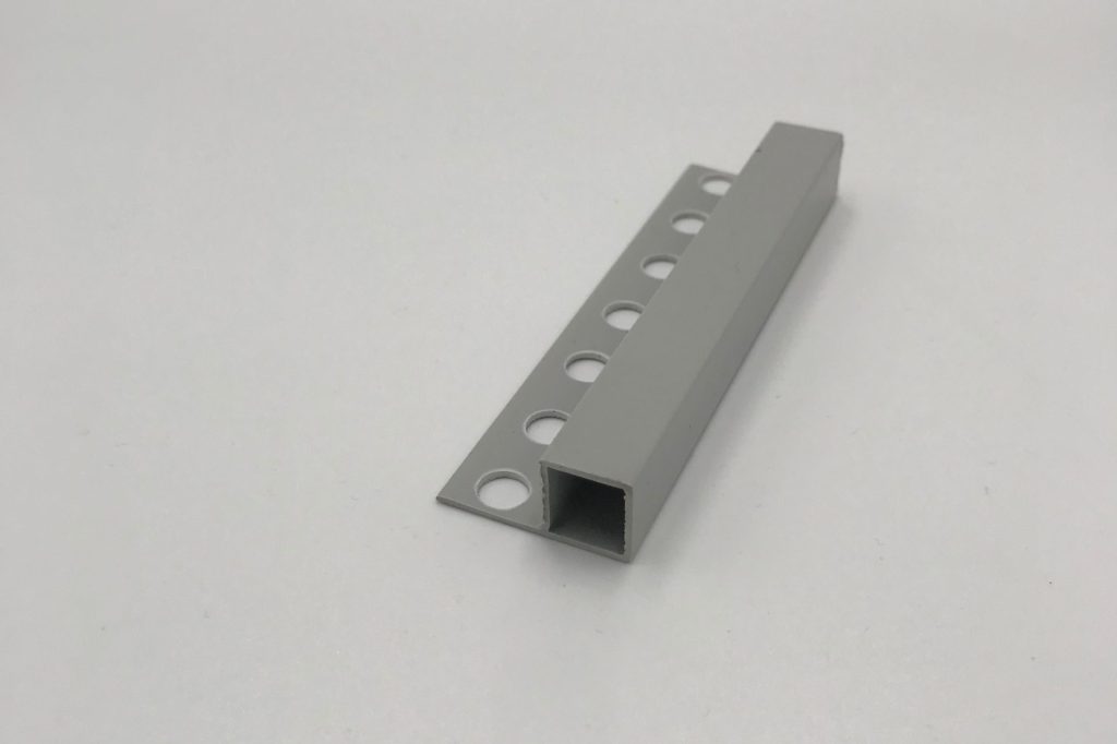 01629 - LISTELO PVC - GRIS - 12 x 12 mm